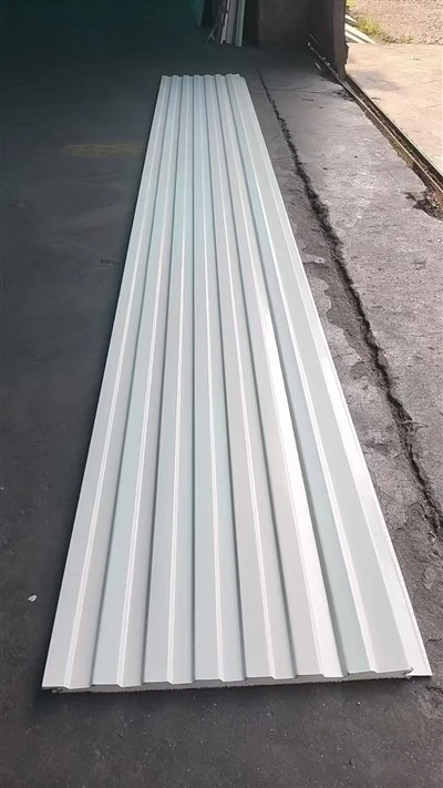 Metalowy rzeźbiony panel na ścianę zewnętrzną